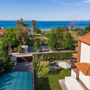 https://pigadaki-villas.hotelschalkidiki.net
